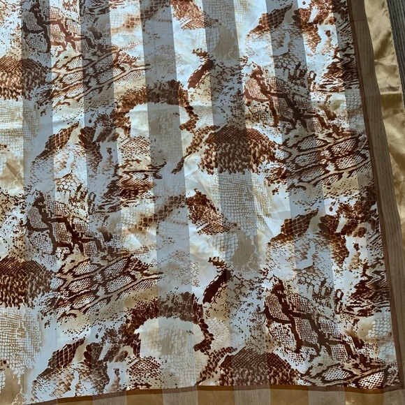 Elegant Gold and Brown scarf - Picture 3 of 4